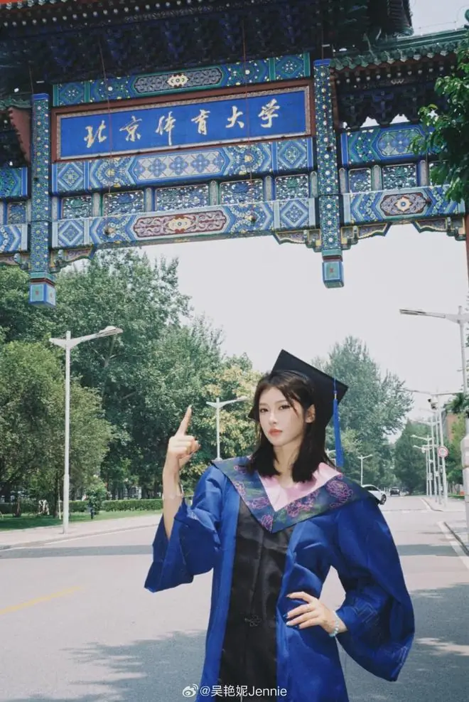 吴艳妮硕士毕业相关图片